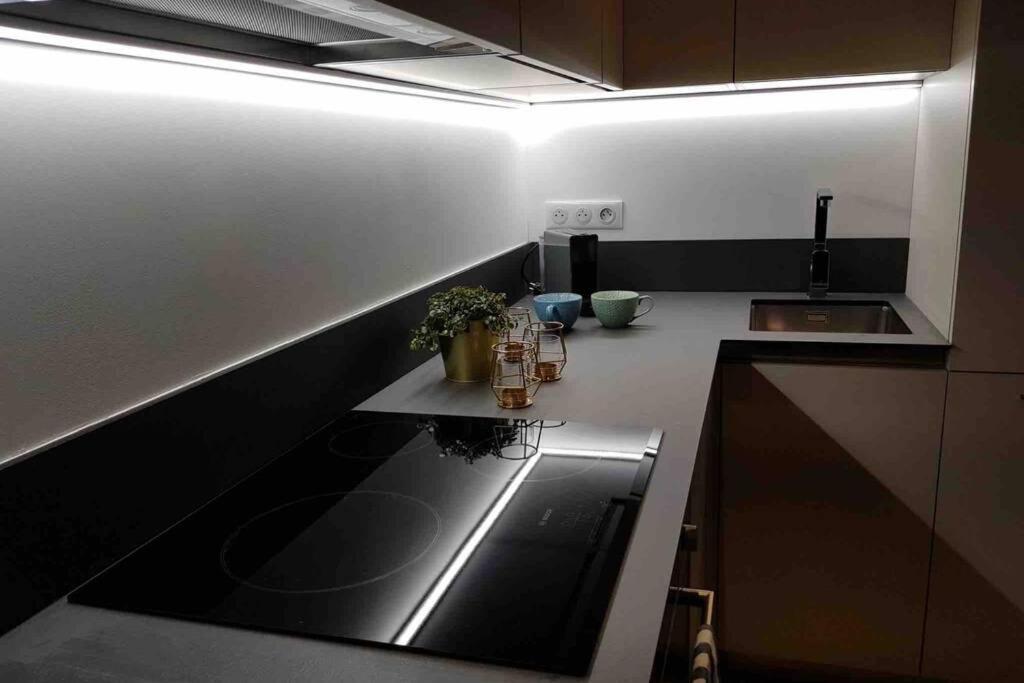 Appartement 2 Chambres Refait A Neuf, Climatise, A 2 Min De La Mer Nice Ngoại thất bức ảnh